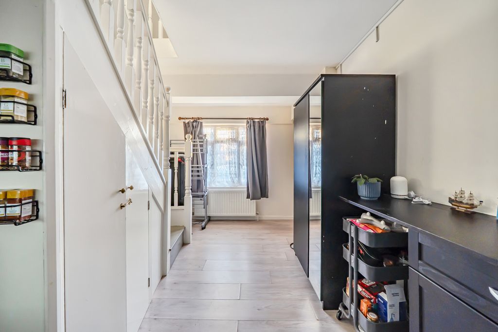 Additional image 18 of 4 bed semi-detached house for saleKingshill Avenue, Northolt UB5