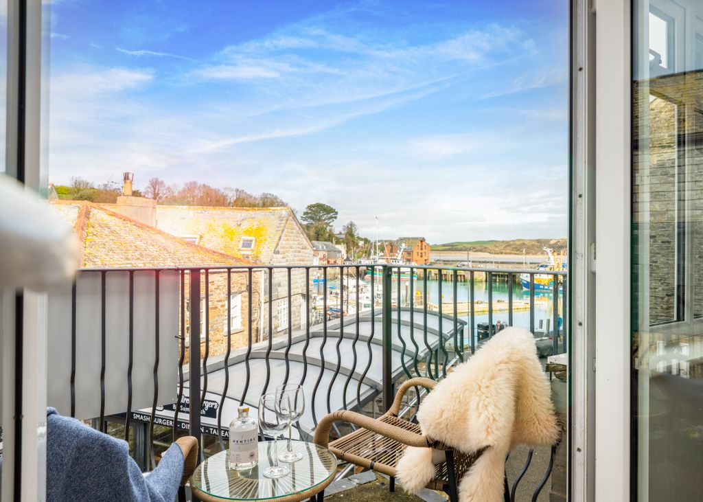 2 bed flat for saleStrand Street, Padstow PL28