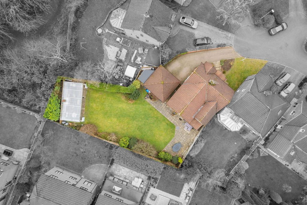 5 bed detached house for saleDingle Close, Tytherington SK10 photo 3