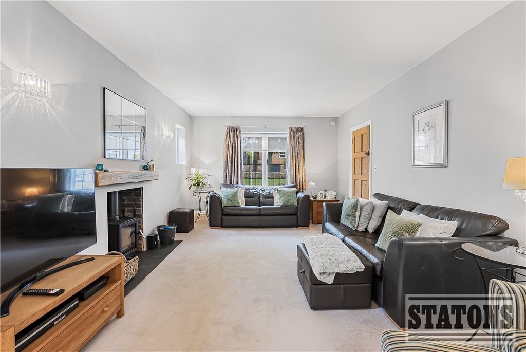 Additional image 2 of 4 bed detached house for saleThe Avenue, Potters Bar, Hertfordshire EN6