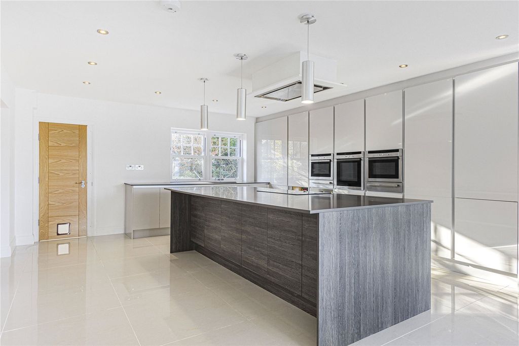 Additional image 6 of 5 bed detached house for saleWestwood Close, Potters Bar, Hertfordshire EN6