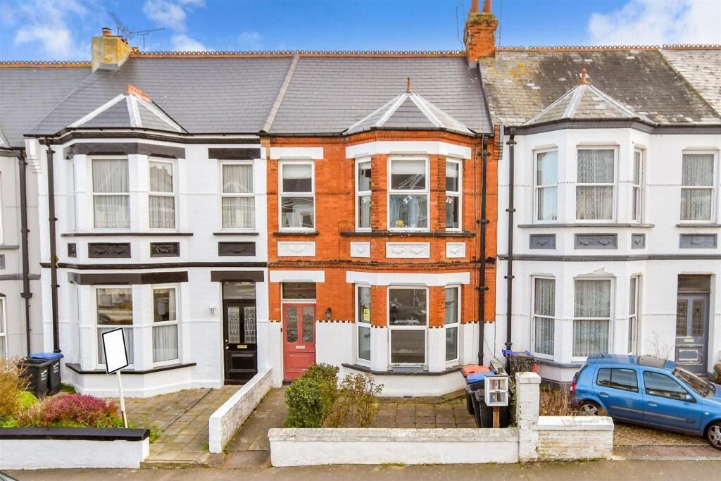 3 bed flat for saleFirst Floor Flat, 39 Warwick Road, Margate CT9