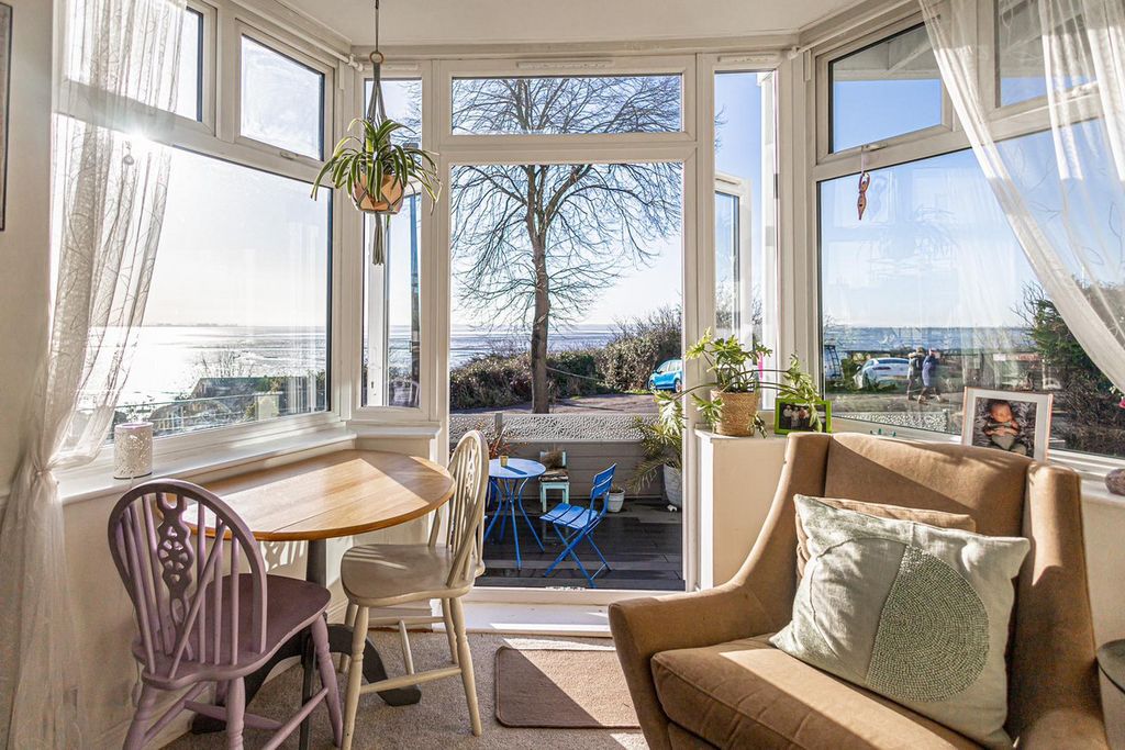 Additional image 2 of 2 bed flat for saleGrand Parade, Leigh-On-Sea SS9