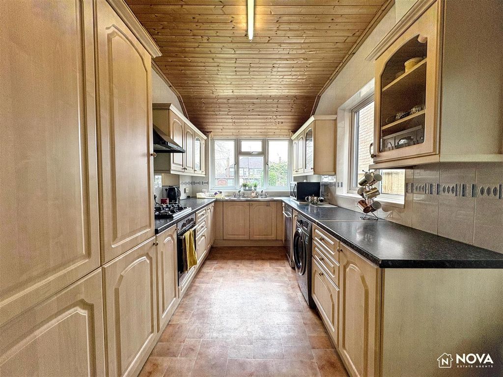 Additional image 7 of 9 bed detached house for saleLansdowne House, Luton LU3