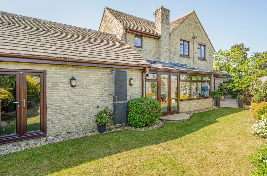 Additional image 18 of 4 bed link detached house for saleThe Spinney, Lechlade, Gloucestershire GL7