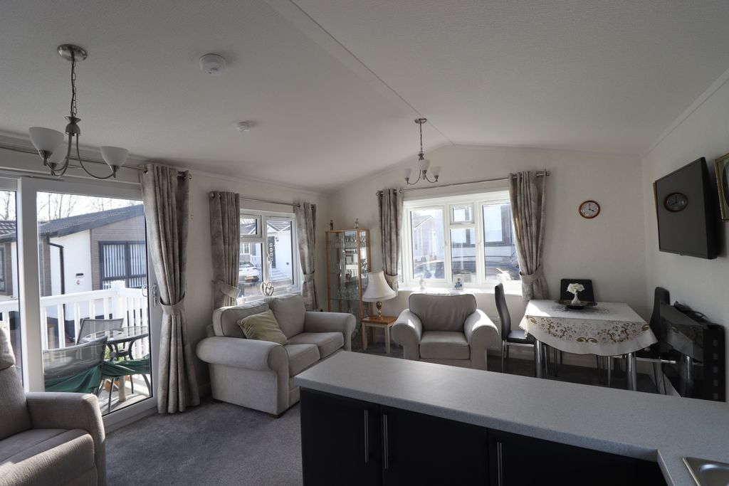 Additional image 2 of 2 bed mobile/park home for sale33 The Grange, Moorbarns Lane, Lutterworth LE17