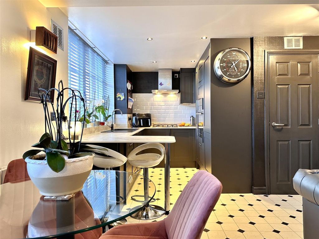 Additional image 4 of 2 bed flat for saleDobsons Quay, The Wharf, Newark NG24
