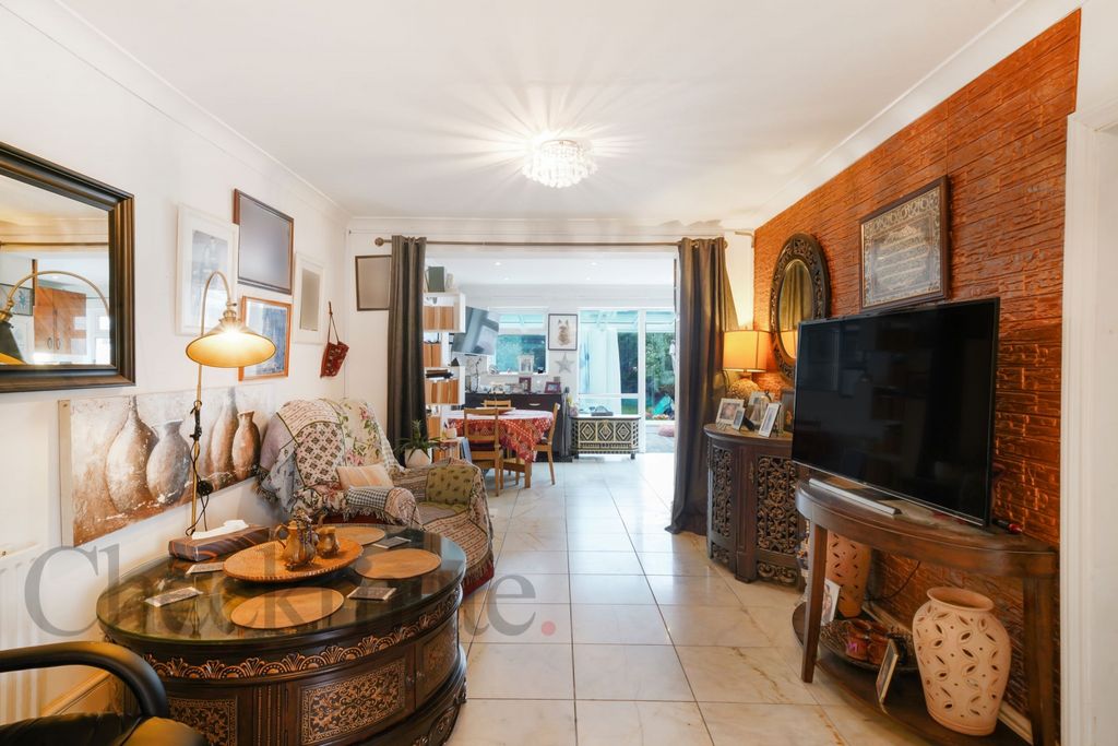 Additional image 3 of 4 bed semi-detached bungalow for saleMoat Farm Road, Northolt UB5