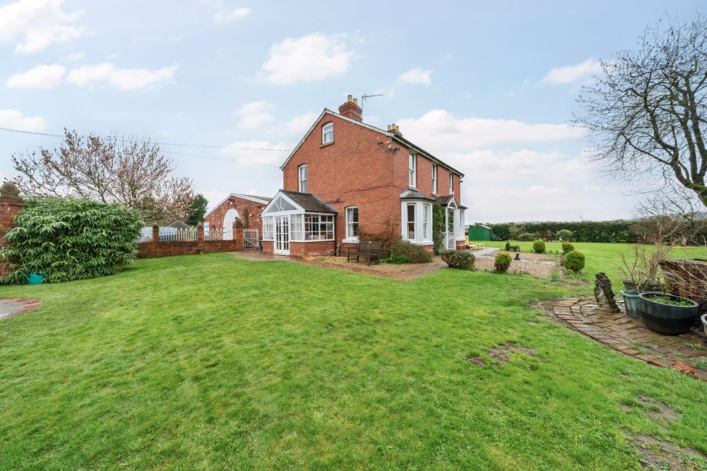 3 bed detached house for saleHouse, Storage Business & Outbuildings, Leominster HR6