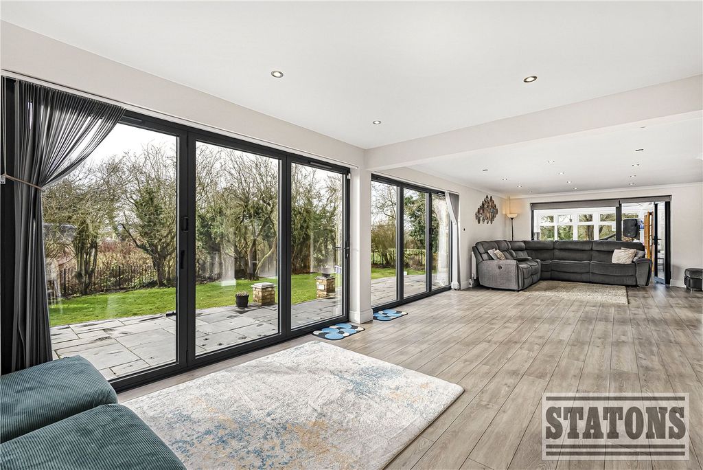 Additional image 4 of 5 bed detached house for saleThe Avenue, Potters Bar, Hertfordshire EN6