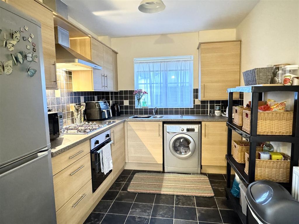 2 bed flat for saleMountside Road, Par, Par PL24 photo 4