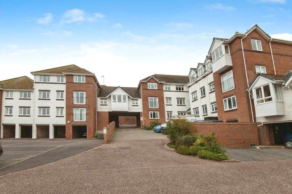 2 bed flat for saleCloverdale Court, Lyme Regis DT7