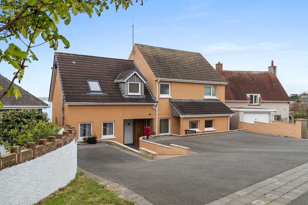 5 bed detached house for salePointfields Crescent, Hakin, Milford Haven SA73 photo 2