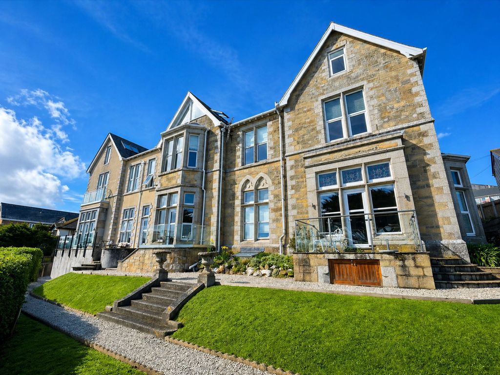2 bed flat for salePentowan House, King Edward Crescent, Newquay TR7