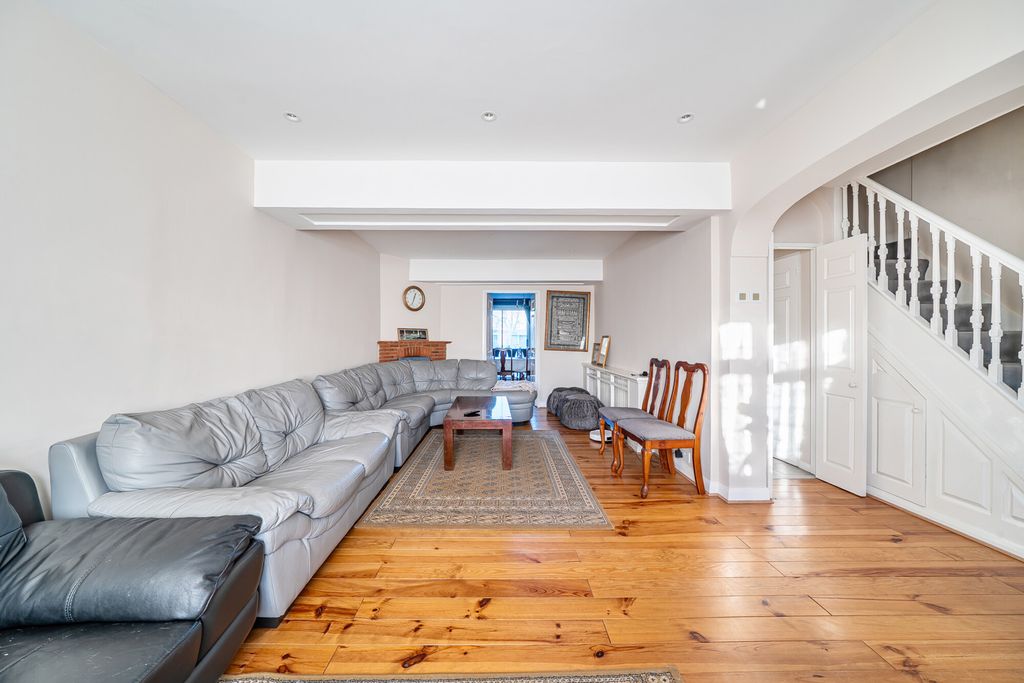 Additional image 4 of 4 bed semi-detached house for saleKingshill Avenue, Northolt UB5