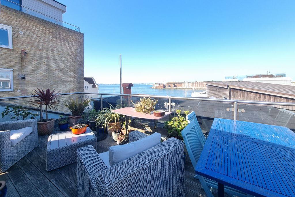 Additional image 20 of 4 bed town house for saleOld Portsmouth, Hampshire PO1