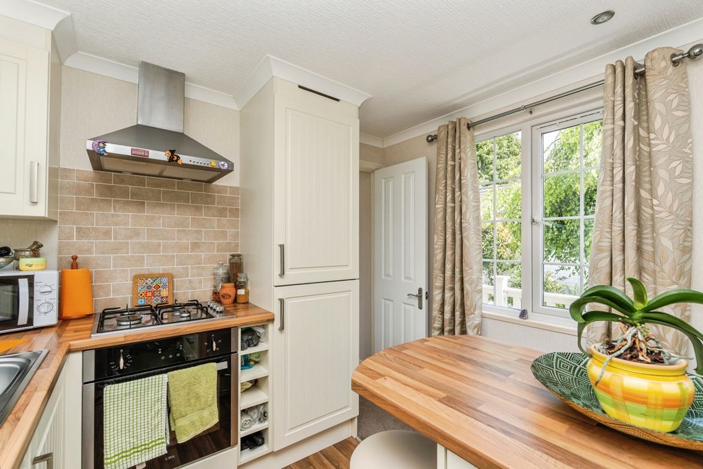 Additional image 7 of 1 bed mobile/park home for saleThatched Cottage Park, Southampton Road, Lyndhurst, Hampshire SO43