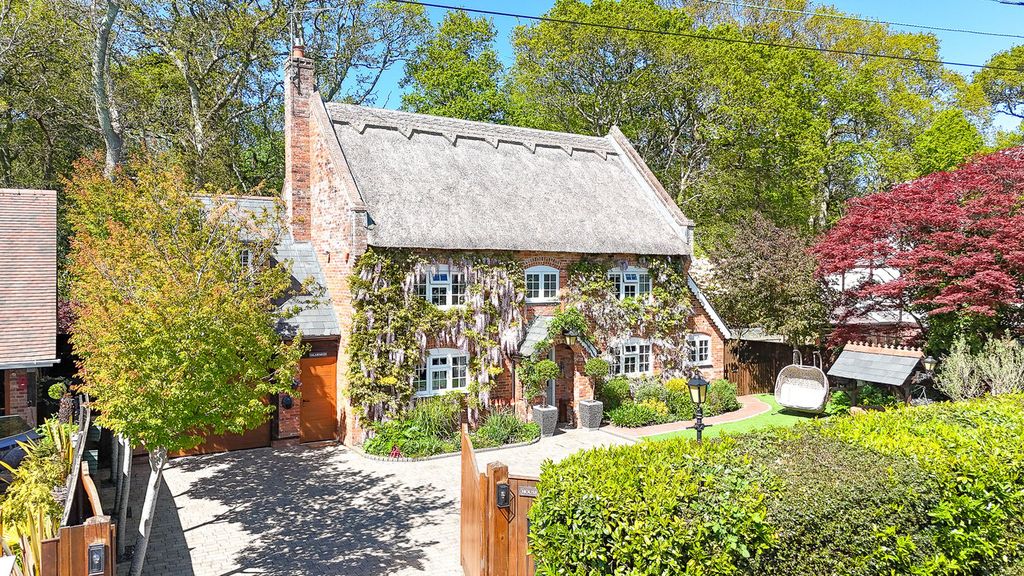 5 bed cottage for saleWoodside Lane, Ashley, New Milton BH25