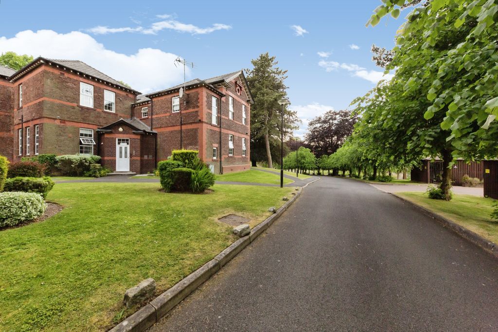 Additional image 15 of 2 bed flat for saleThe Uplands, Bishopton Drive, Macclesfield, Cheshire SK11