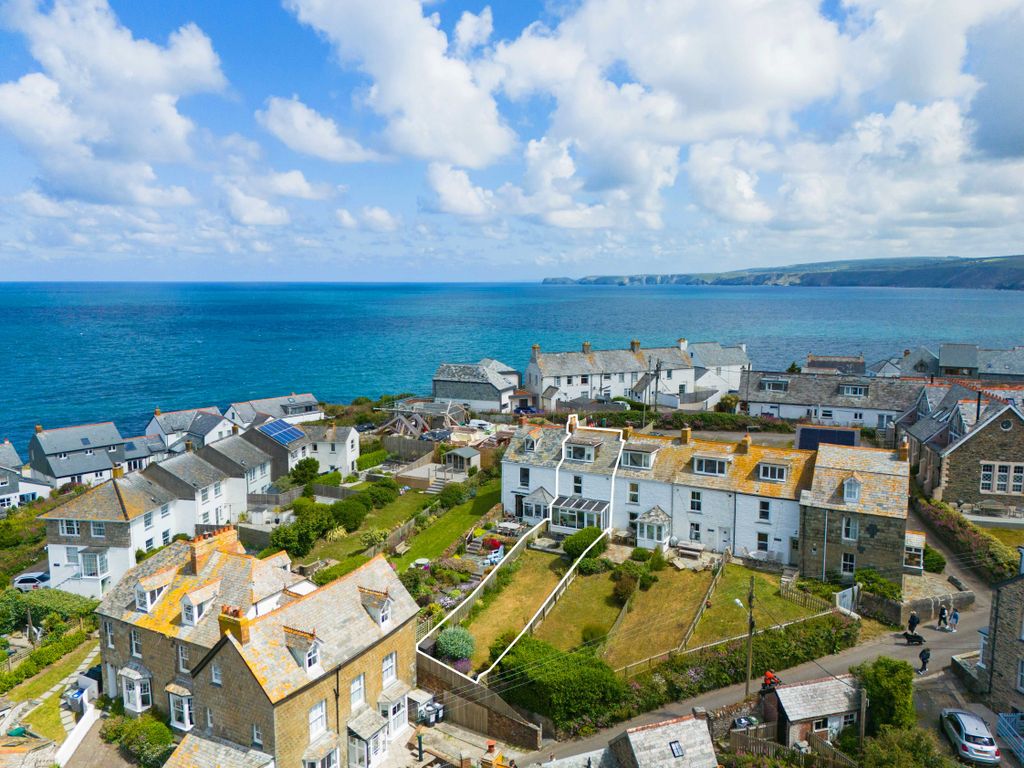 3 bed terraced house for sale87 Fore Street, Port Isaac PL29