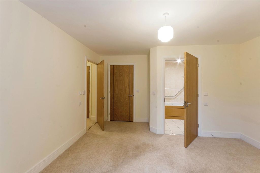 Additional image 9 of 2 bed flat for sale8 Westonia Court, 582-592 Wellingborough Road, Northampton NN3