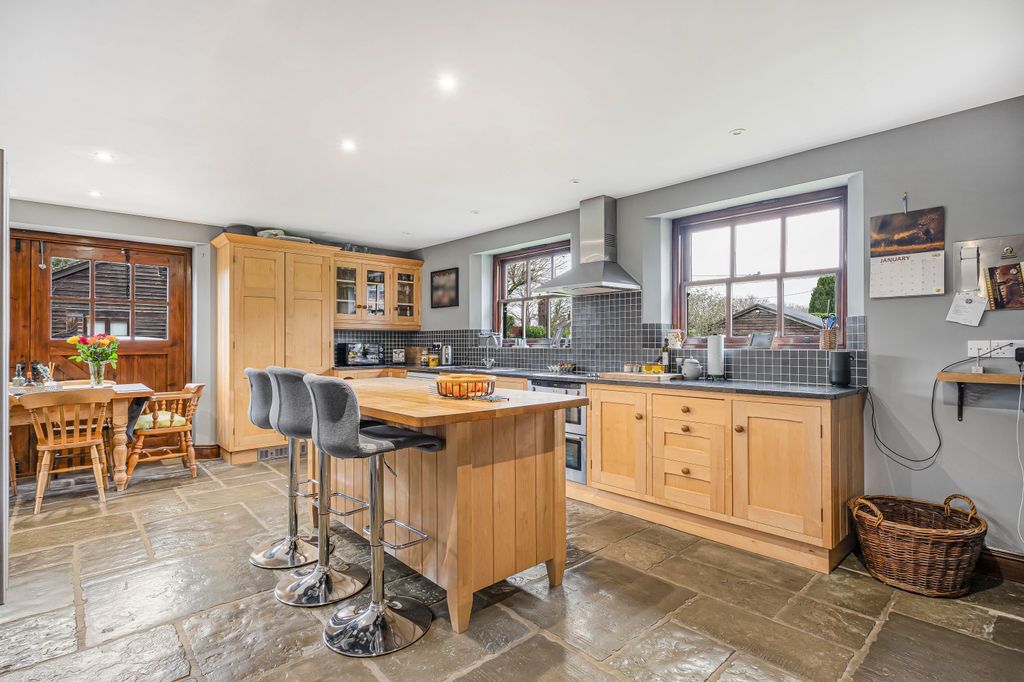 4 bed barn conversion for saleSt Patricks Lane, Liss, Hampshire GU33 photo 5