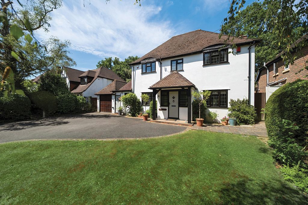 4 bed detached house for saleThe Broadwalk, Northwood HA6