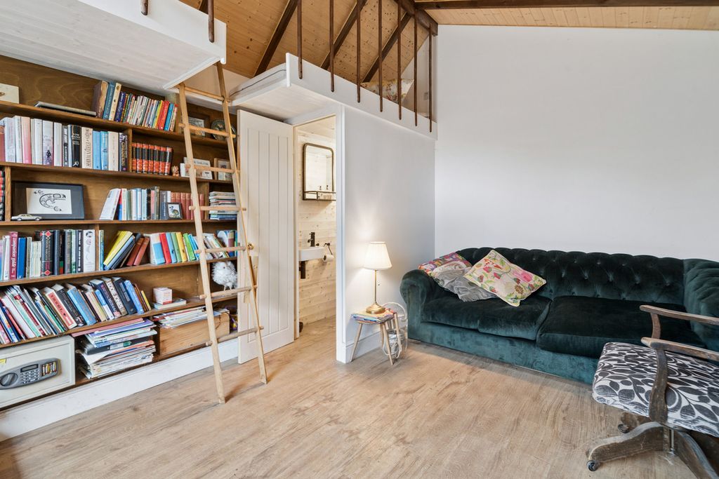Additional image 13 of 3 bed flat for saleHighfields, Marlow SL7
