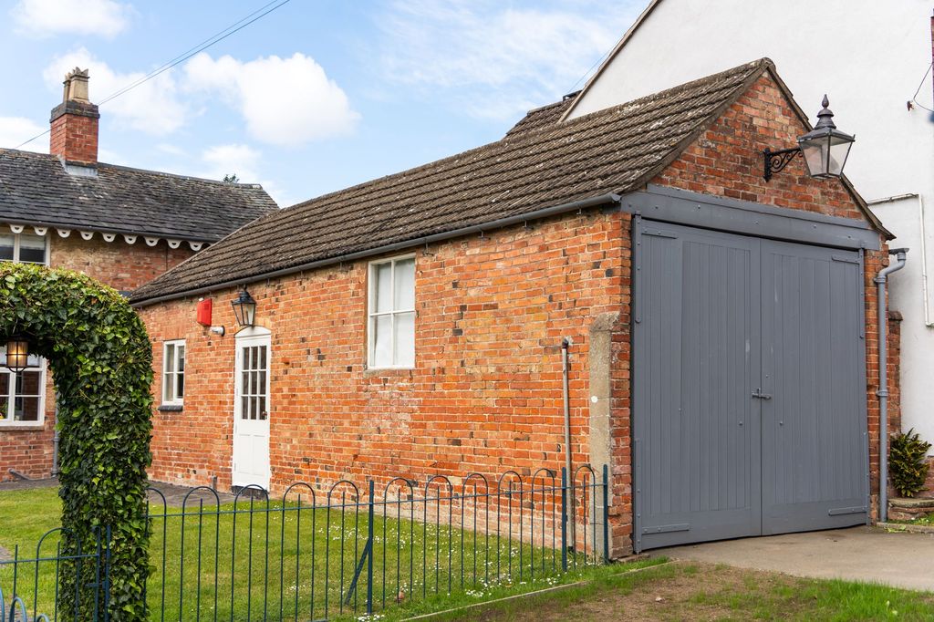 Additional image 4 of 4 bed detached house for saleThe Square, Thurnby LE7