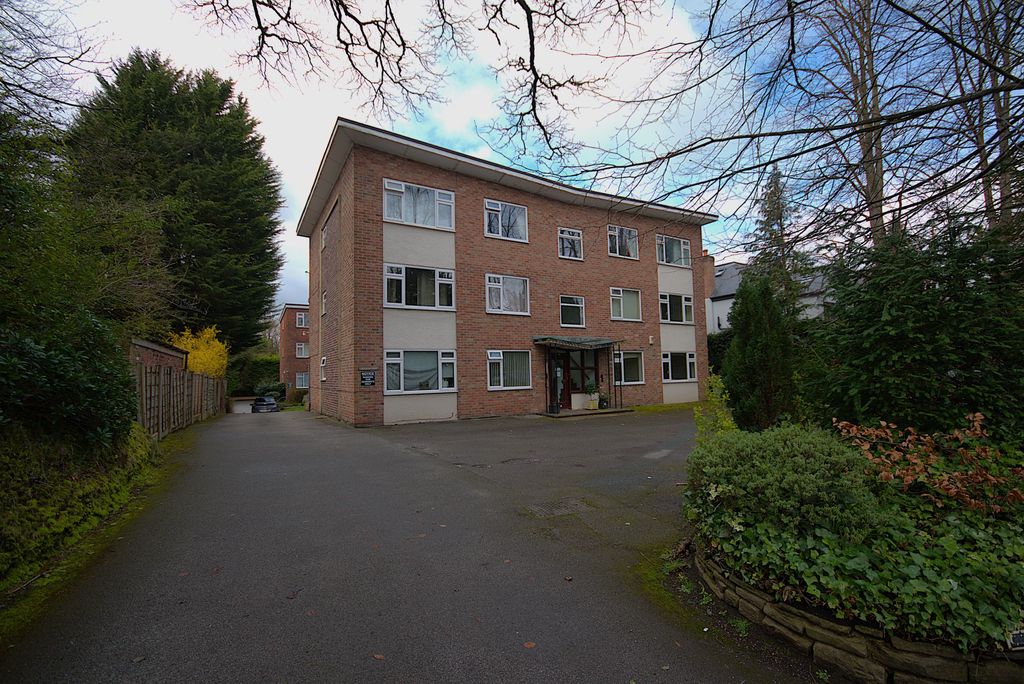 2 bed flat for salePrestbury Road, Macclesfield SK10