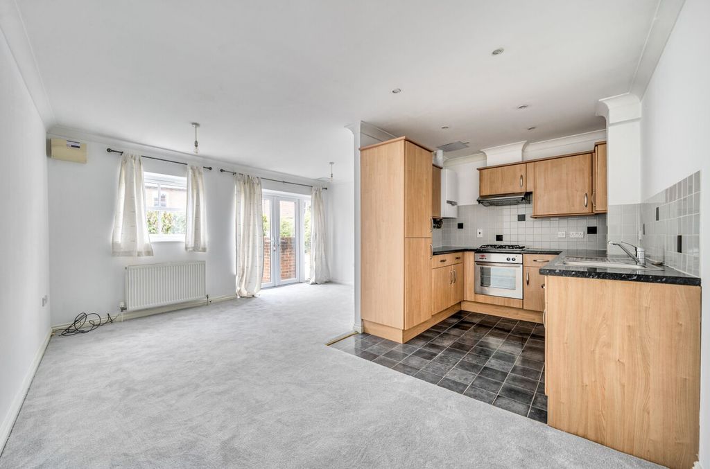 2 bed semi-detached house for saleStation Road, Liss GU33 photo 2