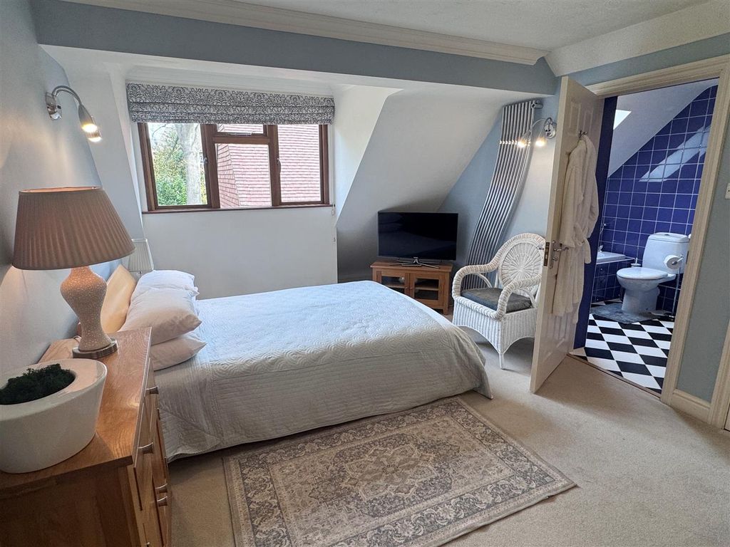 Additional image 27 of 6 bed detached house for saleBickleigh Ridge, Yew Gate, Newbury RG14
