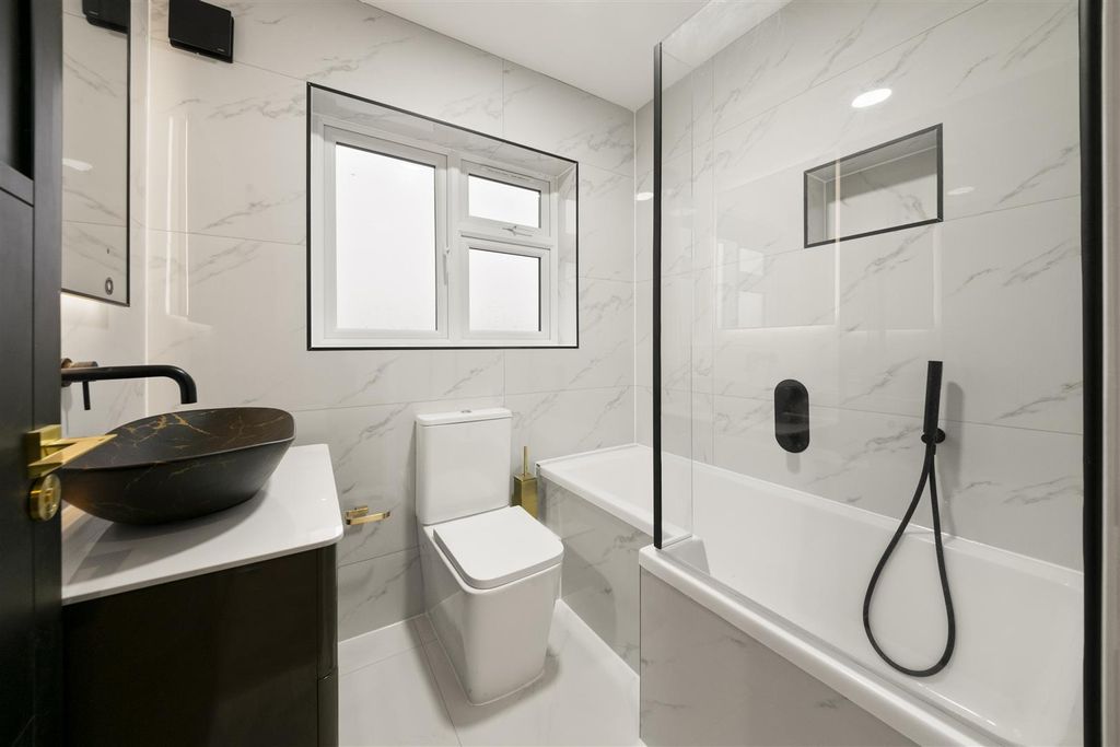 Additional image 14 of 5 bed semi-detached house for saleThe Heights, Northolt UB5