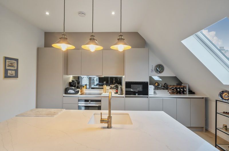 3 bed flat for saleKingsbridge Court, Woodcote Valley Road, West Purley CR8
