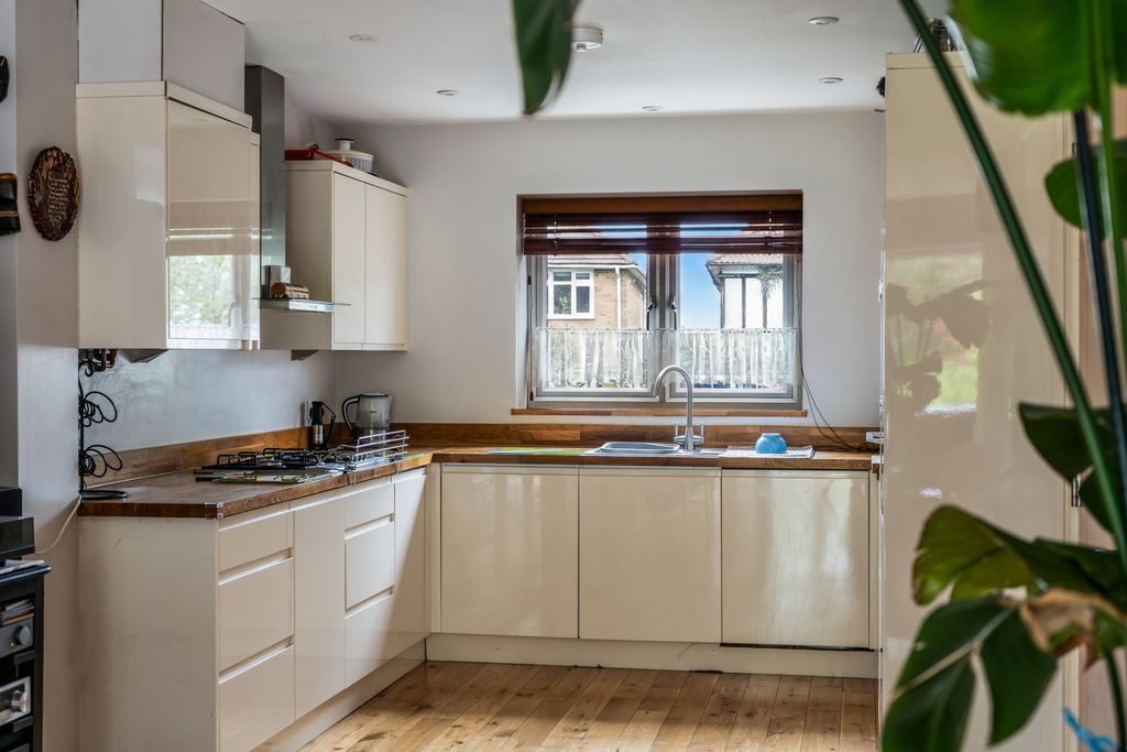 Additional image 9 of 4 bed semi-detached house for salePollard Road, Morden SM4