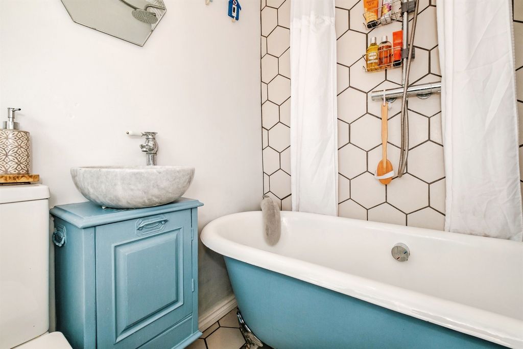 Additional image 6 of 2 bed flat for saleChester Avenue, Lancing BN15