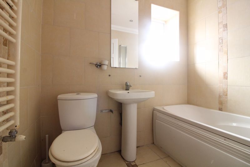 Additional image 12 of 6 bed detached house for saleChain Free On New Bedford Road, Luton LU3