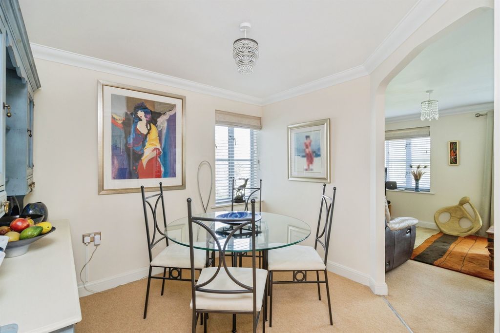 2 bed flat for saleTrinity Way, Minehead TA24 photo 5
