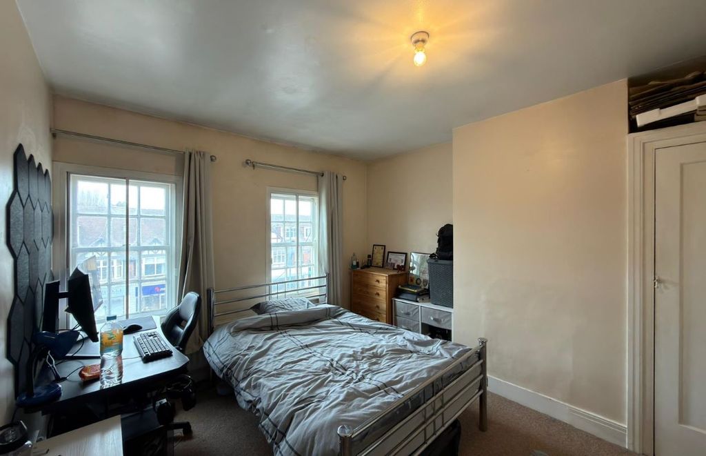 Additional image 5 of 5 bed flat for sale165A Darkes Lane, Potters Bar, Hertfordshire EN6