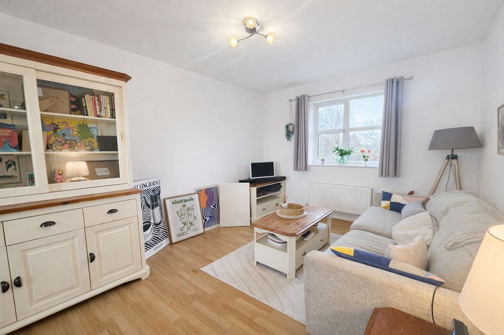 2 bed flat for saleDelph Drive, Burscough L40 photo 2