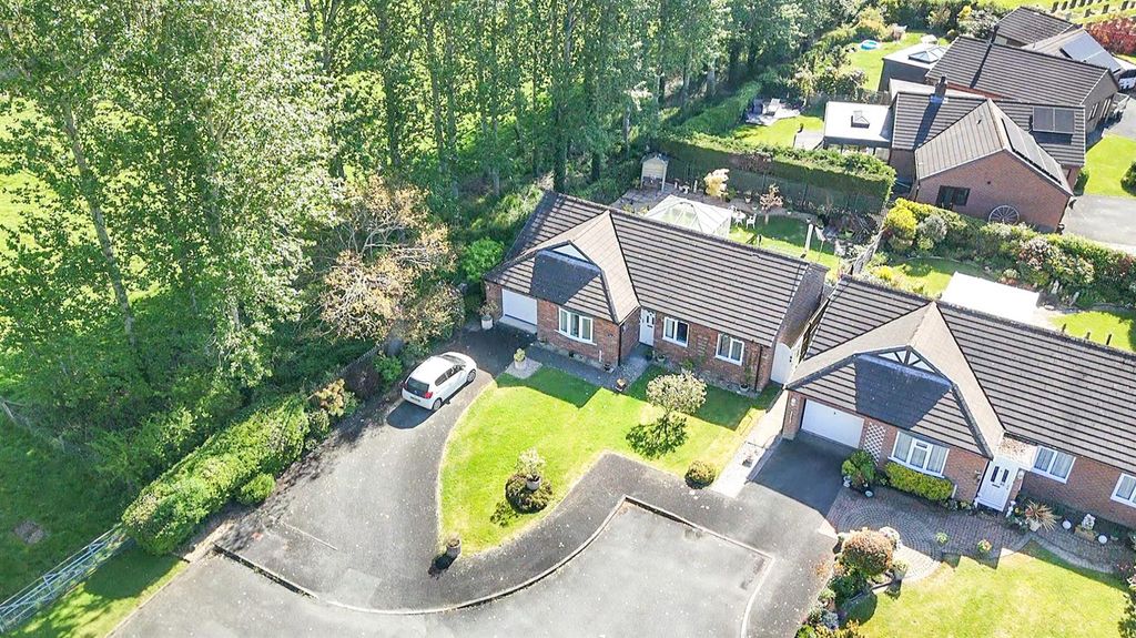 3 bed detached bungalow for saleMaes Y Llan, Llansantffraid SY22