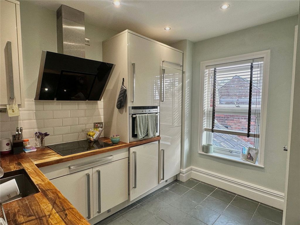 2 bed flat for salePickmere Lane, Wincham, Northwich, Cheshire CW9 photo 3