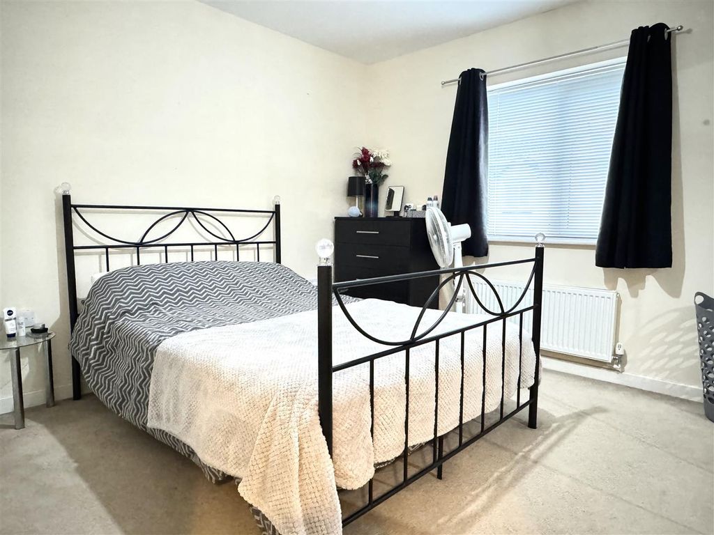 2 bed flat for saleMountside Road, Par, Par PL24 photo 5
