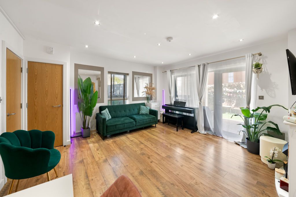 Additional image 3 of 2 bed flat for saleLarkspur Court, Rectory Park Avenue, Northolt UB5