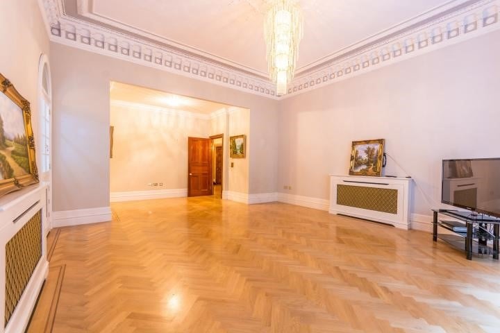 3 Bed Flat, Whitehall Court, SW1A, N1 7GU photo 4