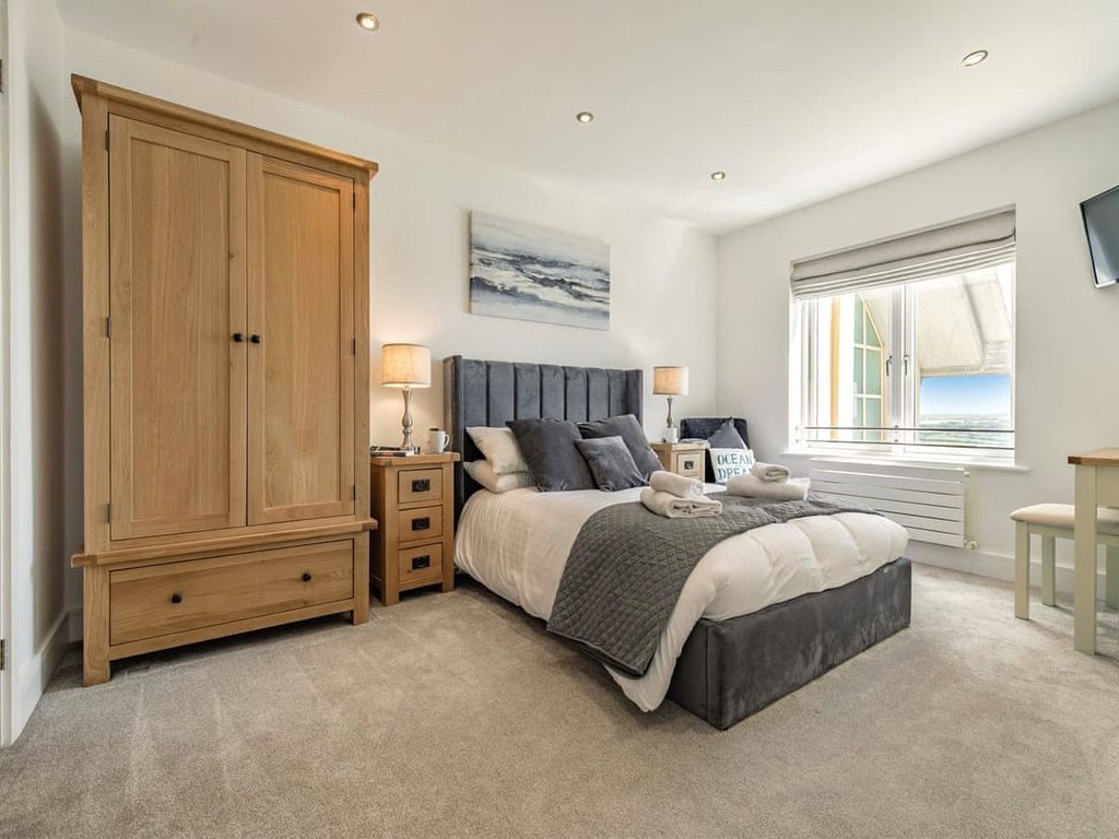 Additional image 3 of 2 bed flat for salePentire Road, Newquay, Cornwall TR7