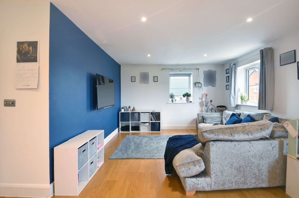 2 bed flat for saleLiddell Way, Leighton Buzzard LU7 photo 2