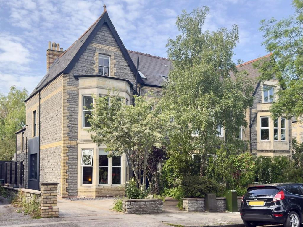 5 bed semi-detached house for saleVictoria Road, Penarth CF64