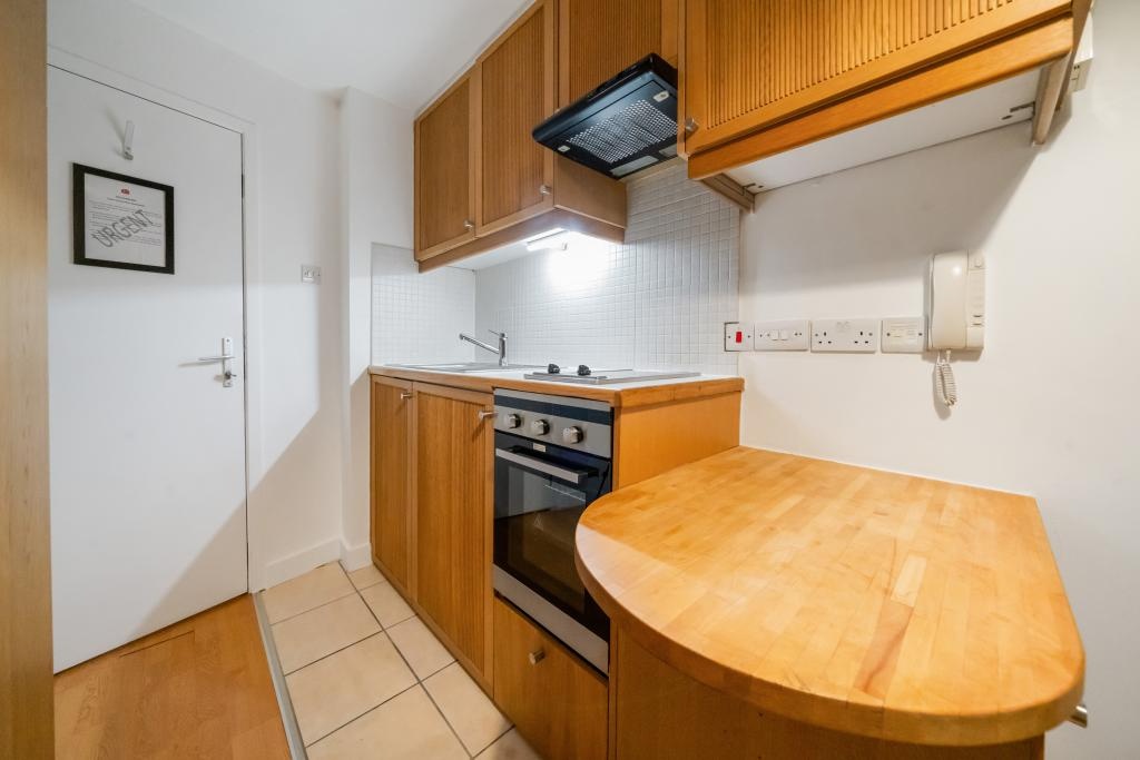 Studio Flat, Cartwright Gardens, WC1H, N1 7GU photo 5