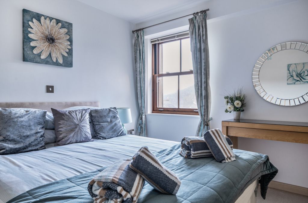 2 bed flat for saleThe Creekside, Looe, Cornwall PL13 photo 5
